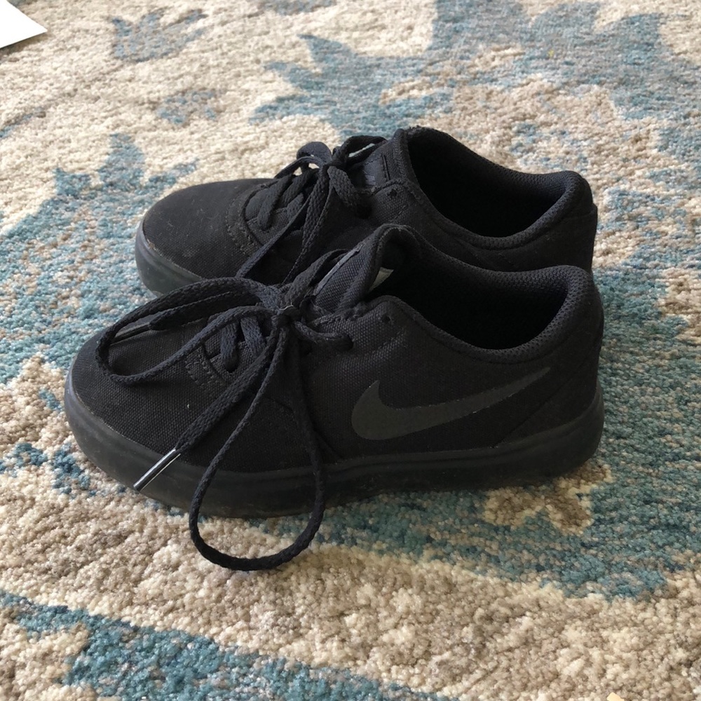 Boys Black Nike Canvas Sneakers